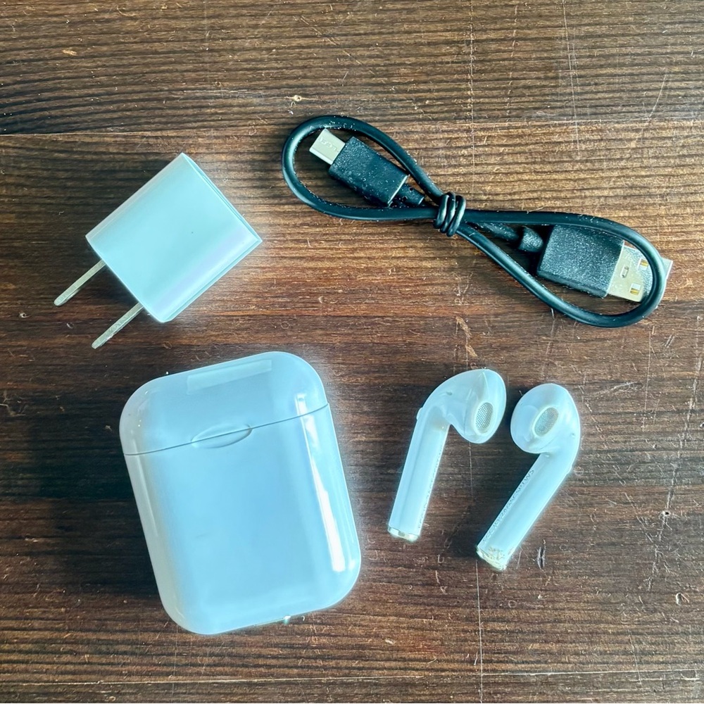 Bluetooth Wireless Earbuds with Charging Case - White